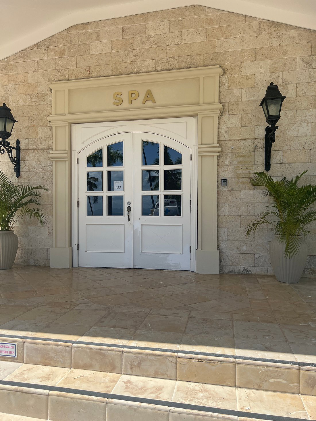 Entrada de Serene Spa Samaná